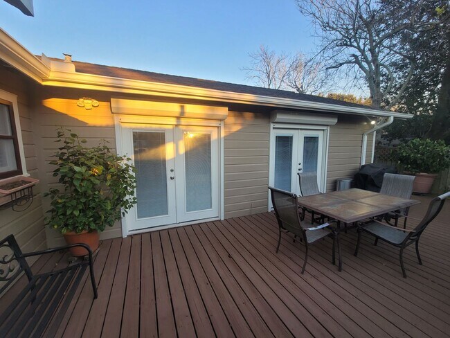 Building Photo - Single Family 1300+ square foot East End Home