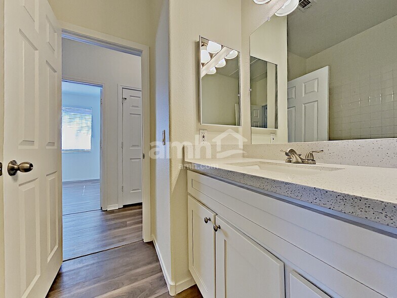 Building Photo - 265 S Summer Meadow St