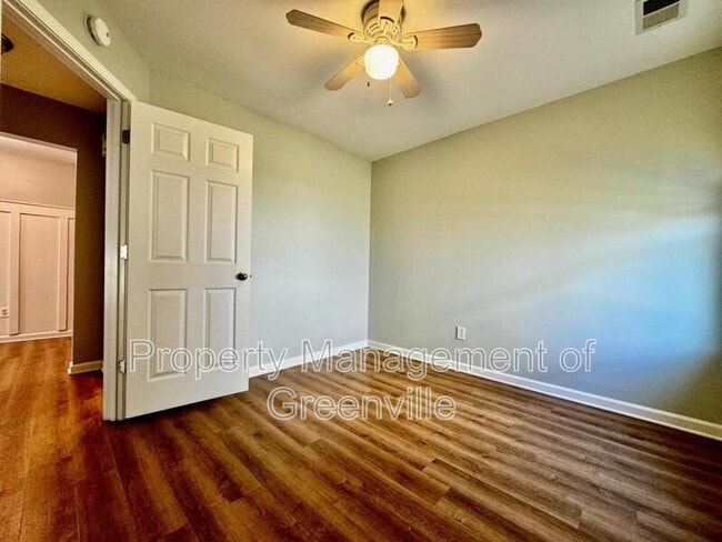 Building Photo - 603 Fairview Lake Way