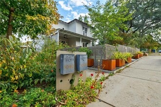 Building Photo - 1092 Kirkwood Ave SE