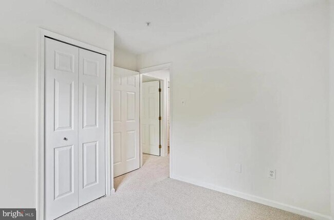 Building Photo - 15 Silver Birch Ct