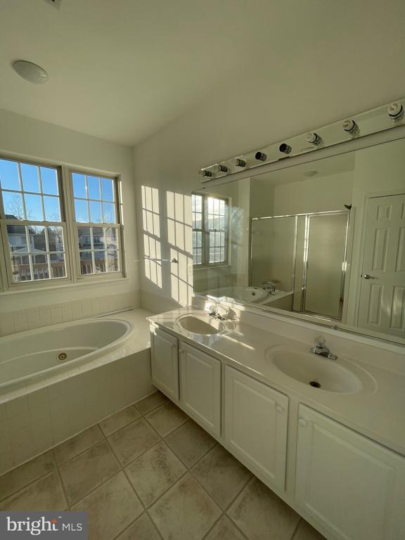 Building Photo - 25869 Flintonbridge Dr