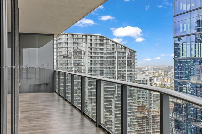 Building Photo - 801 S Miami Ave