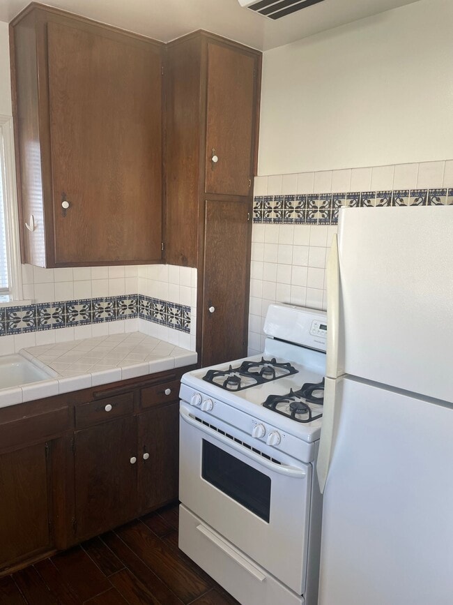Building Photo - La Peer Apartments