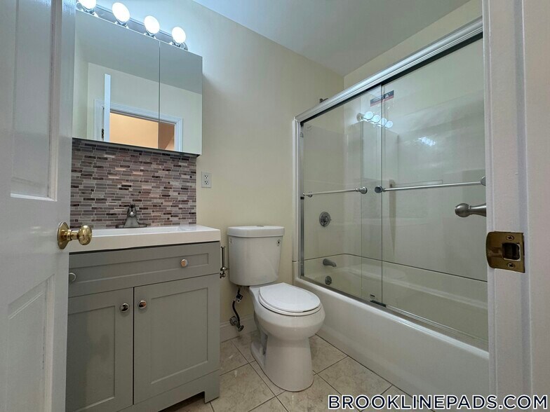 Building Photo - 1801 Beacon St