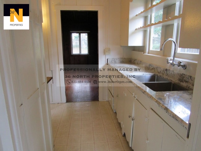 Building Photo - Cozy 2 bed 1 bath in Downtown Carmel minutes away from Carmel Beach