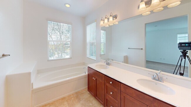 Building Photo - Available Now: Cozy 4 Bedroom 2.5 Bath Home in Rancho Cucamonga.