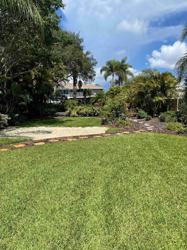 Building Photo - 4 Bed/2 Bath Waterfront Paradise with Pool, Dock & Gulf Access in Baileys Bluff
