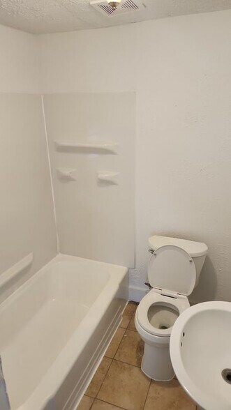 Building Photo - 3547 Beechgrove Rd
