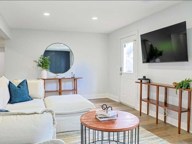 Building Photo - 2184 Skye Isles Pass SE