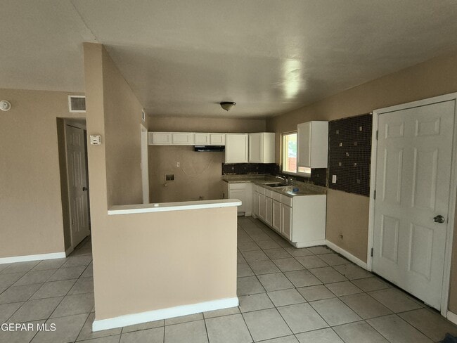 Building Photo - 4918 Guadalupe Dr