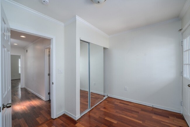 Building Photo - 3218 E Lombard St
