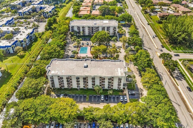 Building Photo - 2701 Riverside Dr