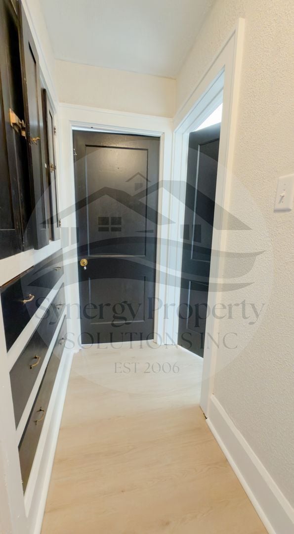 Building Photo - Large Home Available Now