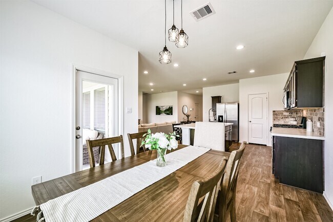 Building Photo - 21223 Riverdew Dr