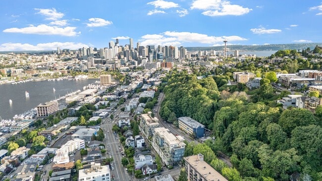 Building Photo - Portal Condominiums ~ Queen Anne