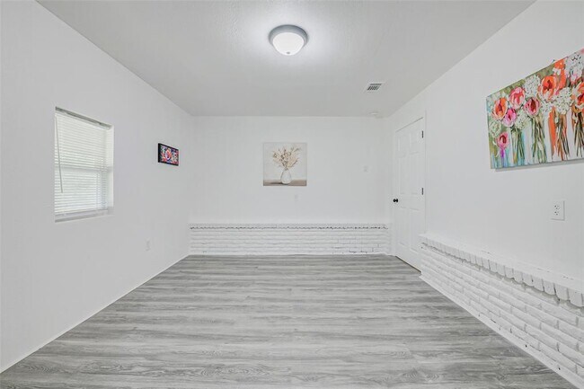 Building Photo - 7650 US-69