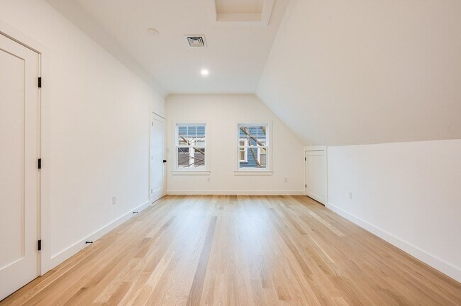 Building Photo - 79 Dana St