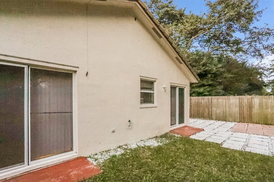 Building Photo - 14982 SW 143rd Terrace
