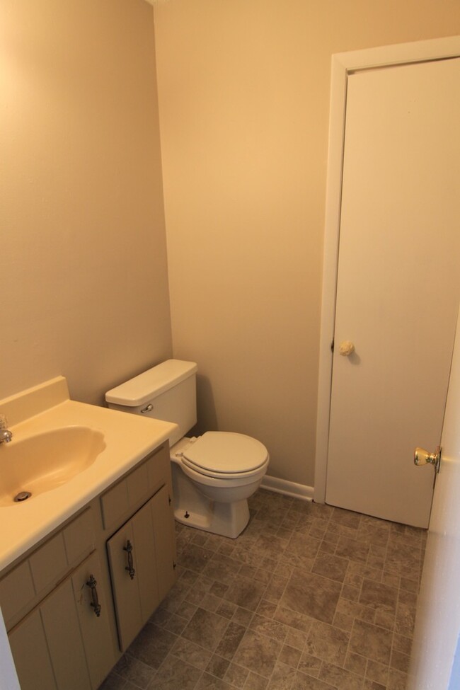 Building Photo - 3 Bedroom 2 Bath Home For Rent On Cunningh...