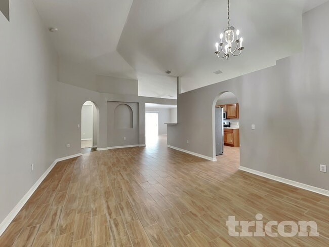 Building Photo - 1420 Shorewood Dr