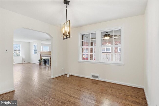 Building Photo - 904 N Ivy St