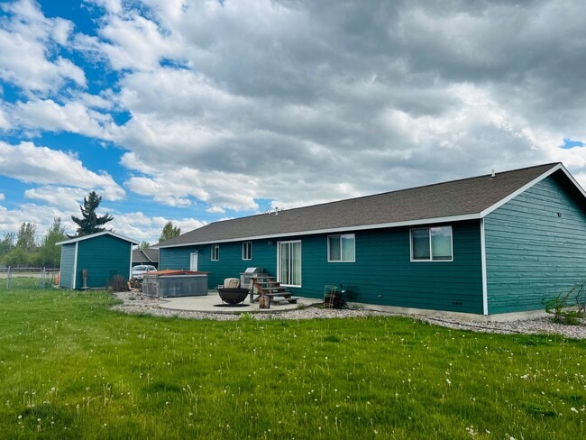 Building Photo - 4 Bed Home On 1.4 Acres In The Bitterroot ...