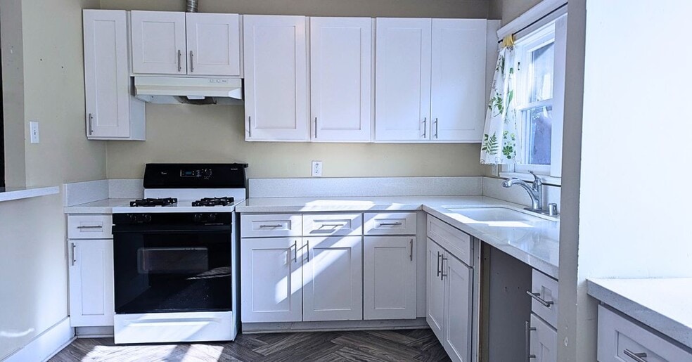 Building Photo - 233 W I St