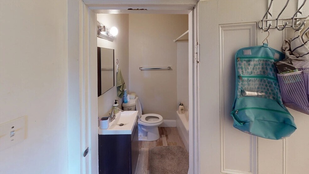 Building Photo - 73 Chestnut Hill Ave