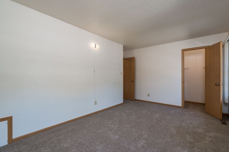 Building Photo - 619 Burton Ln