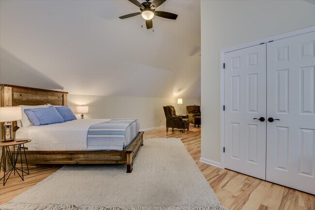 Building Photo - 651 Oak Meadow Ln