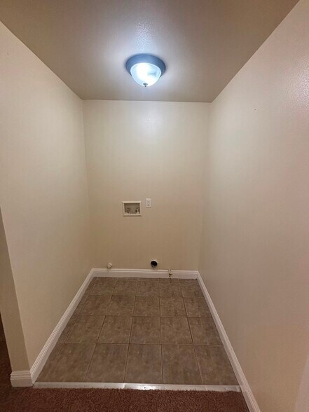 Building Photo - 1011 E 56th St