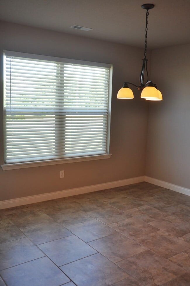 Building Photo - 5617 Abercorn Dr