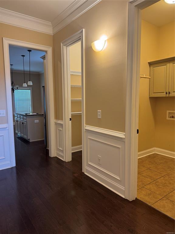 Building Photo - 436 Sydney Dr N