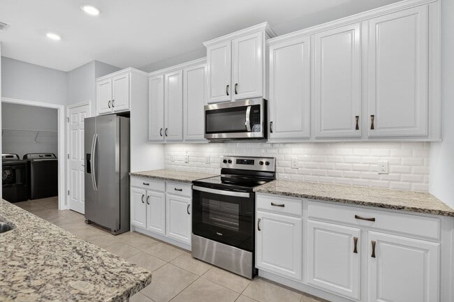 Building Photo - Annual Unfurnished 2 Bedroom 2 Bathroom with a Den located in the Preserve at the West Villages!