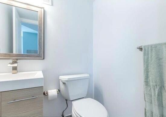 Building Photo - 720 Bayshore Dr