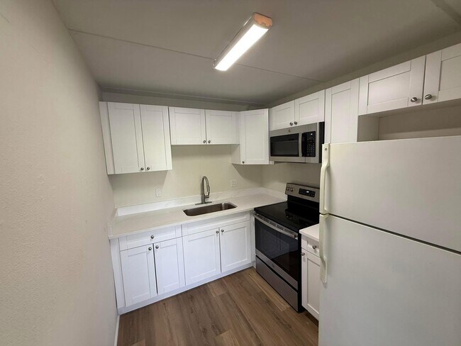 Building Photo - 2000 Springdale Blvd