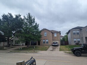 Building Photo - Beautiful home with 4 bed. and 3 bath., co...