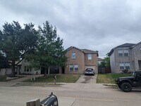 Building Photo - Beautiful home with 4 bed. and 3 bath., co...