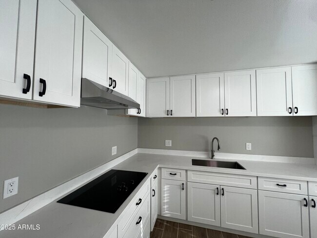 Building Photo - 6240 N 31st Ave