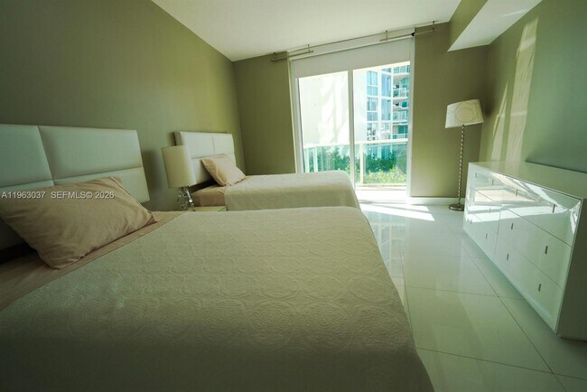 Building Photo - 200 Sunny Isles Blvd