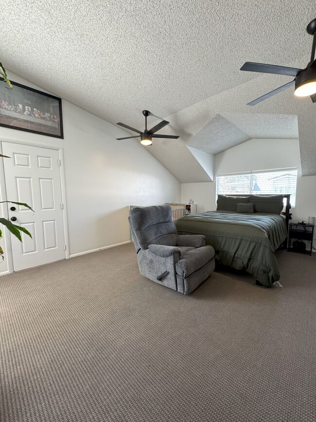 Building Photo - Charming 3-Bedroom Home with Modern Update...
