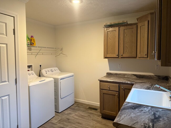 Building Photo - Quiet furnished retreat located in Erwin- Available NOW!