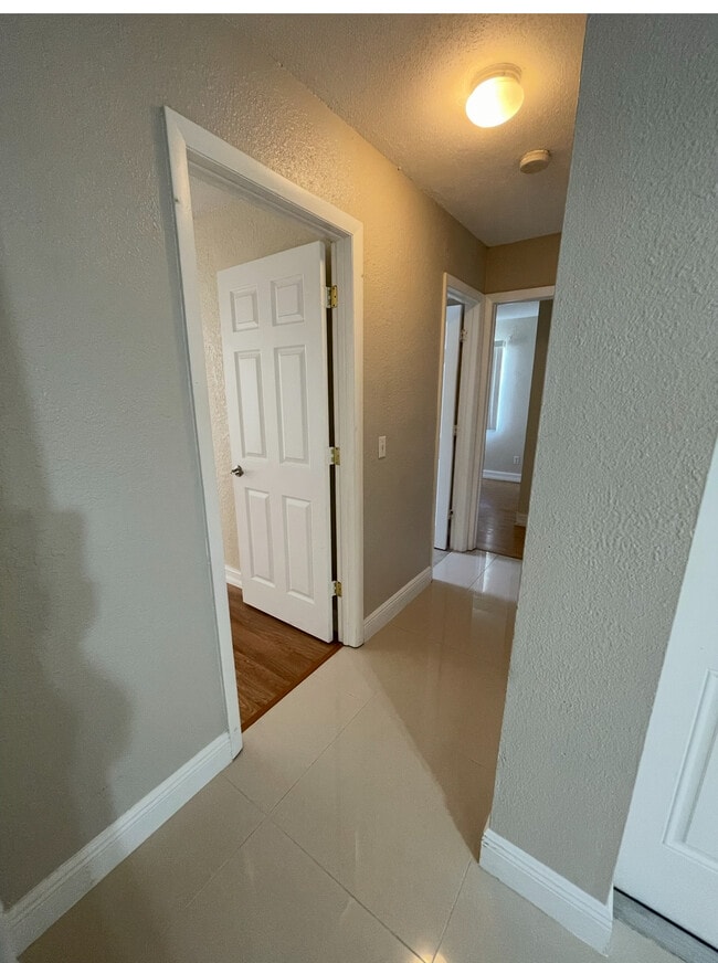 Building Photo - 3633 Country Club Blvd