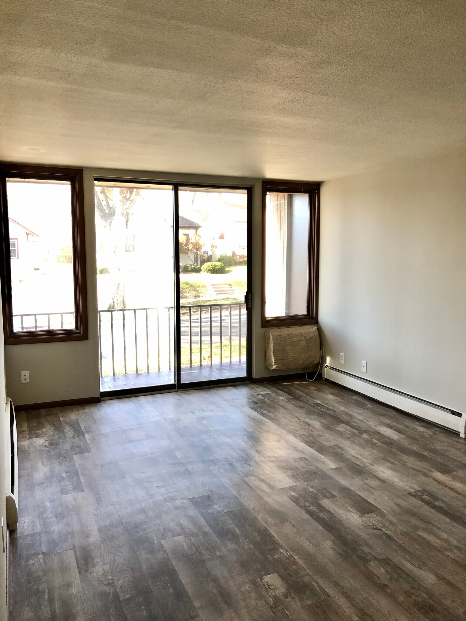 Building Photo - 4014 15th Ave S