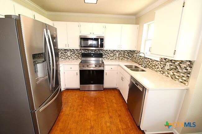 Building Photo - 3303 Solomon Dr