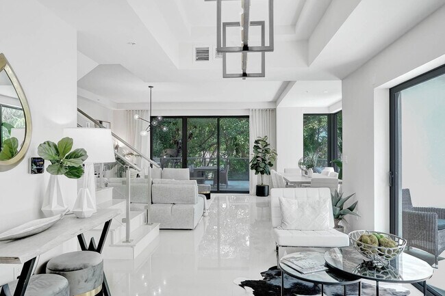 Building Photo - 3040 N Ocean Blvd