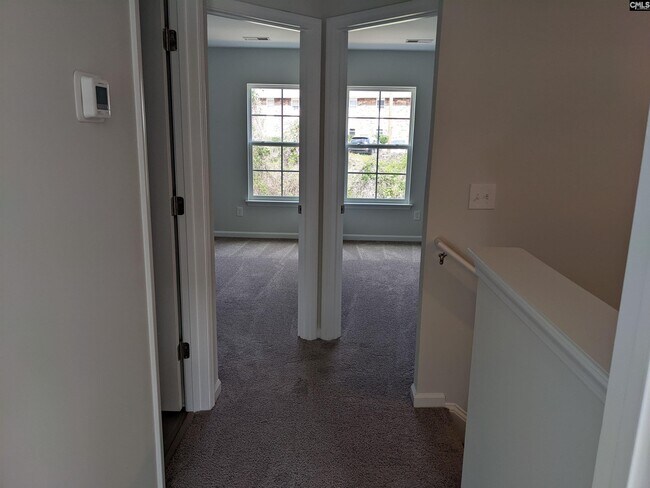 Building Photo - 200 Bluewing Dr