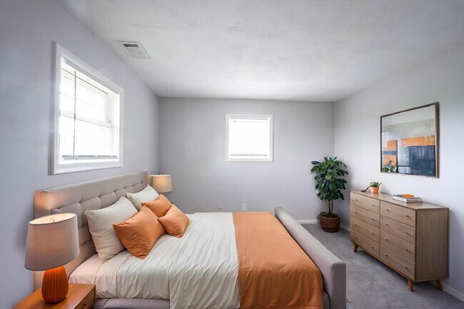 Building Photo - "Charming 2-Bedroom Retreat in the Heart of Shelbyville – Perfectly Cozy at 800 Sq Ft!"