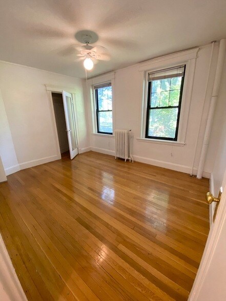 Building Photo - 122 Riverway